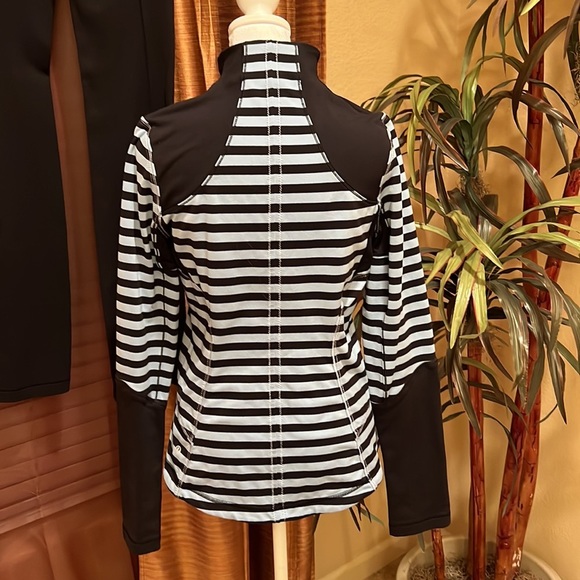 lululemon athletica workout jacket & pants set.  Size 6 tall. NWOT - Picture 4 of 6